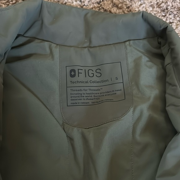 Green vest - Picture 2 of 3